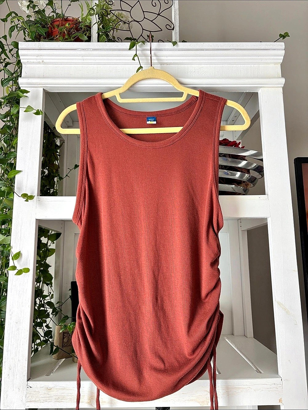 Old Navy Ruched Tank Top in Red Large Like New